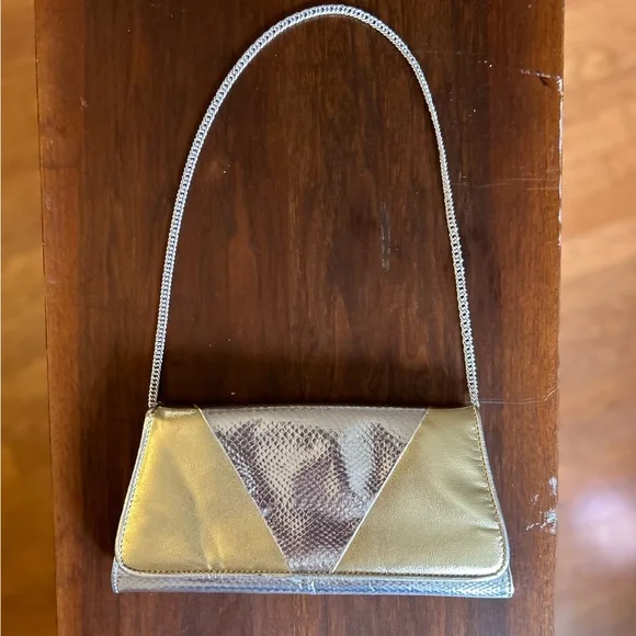 Vintage Walborg of Hong Kong gold and silver python print bag. - Picture 6 of 6